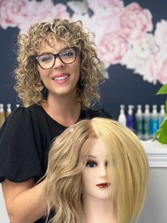 Kelly, salon owner